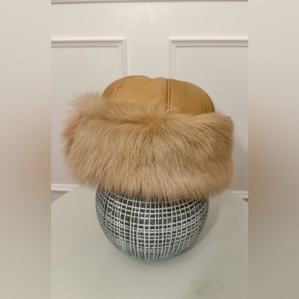 Toscana Sheep Shearling Hat in camel colour